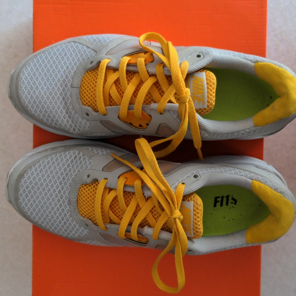 Nike Lunarglide+ 3 M6/W7.5 UK5.5